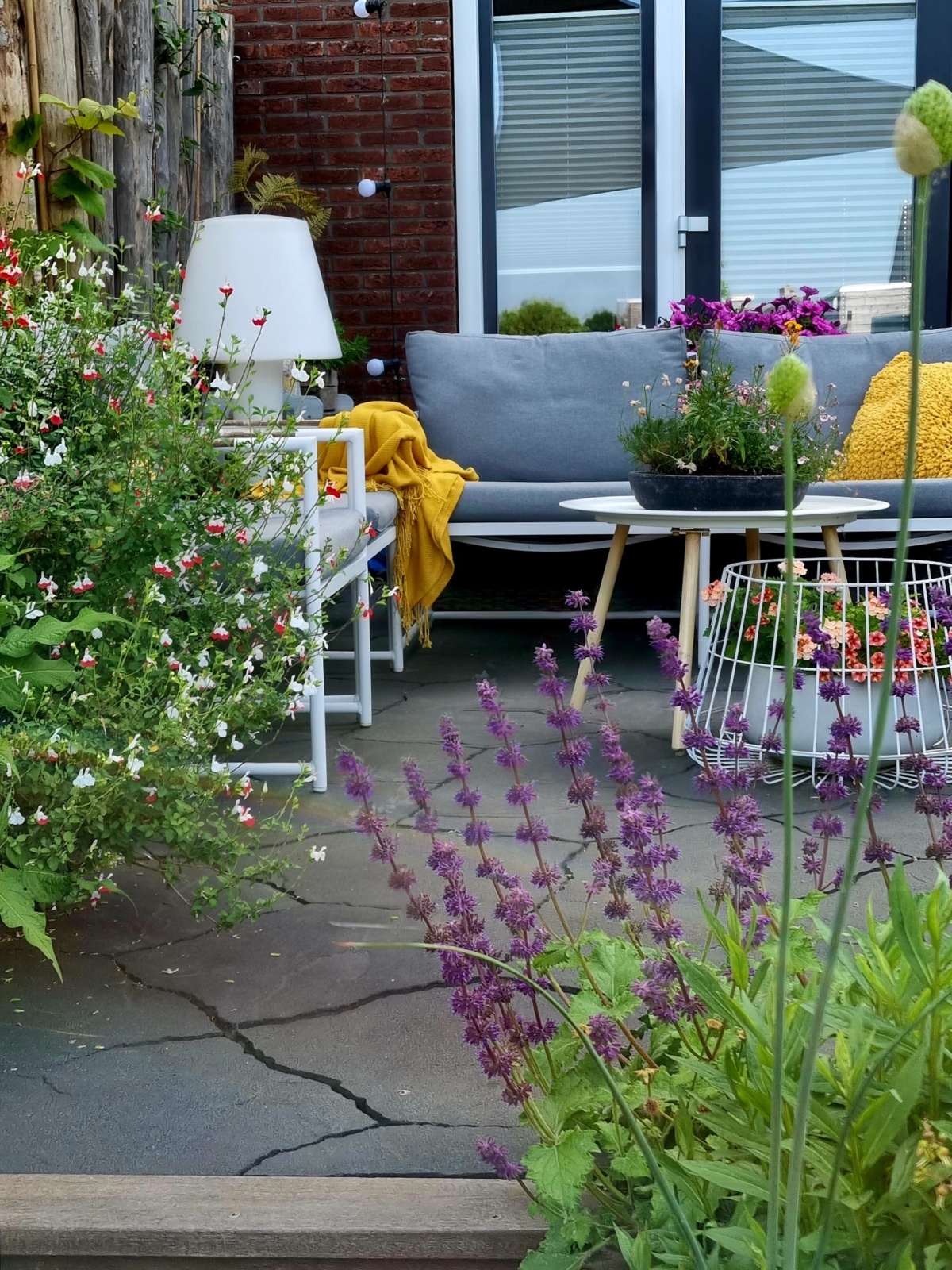kleurrijk uitzicht naar het terras