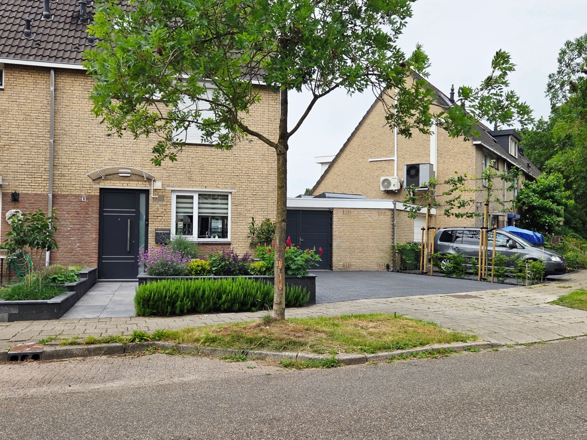 voortuin_met_oprit_1.jpg